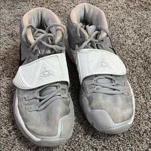 Nike Gray and White Sneakers Low-Top Casual